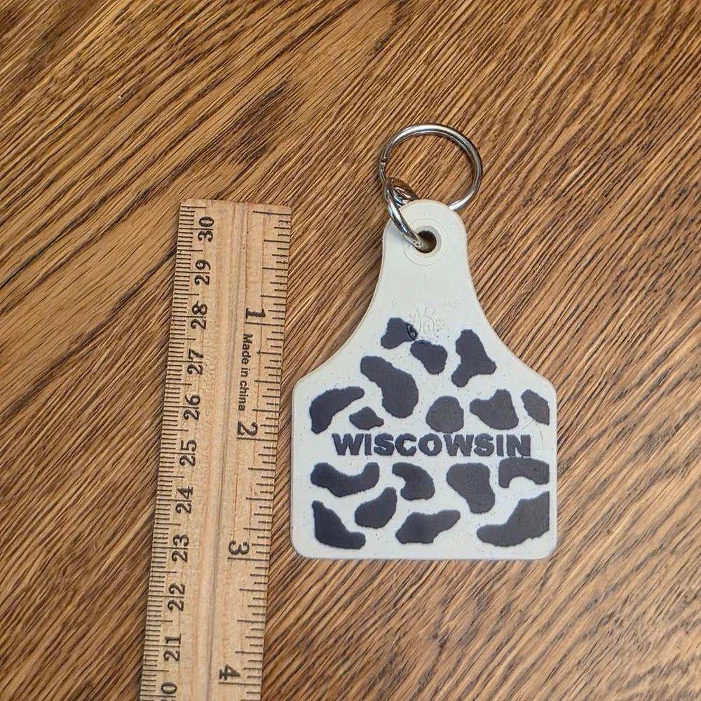 Wiscowsin‎ Cow Print Ear Tag Keychain Wisconsin Dairy Souvenir White Black Y2K
